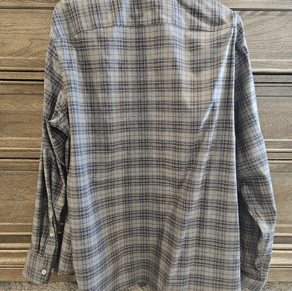 UNTUCKit XXL button down - Picture 3 of 3